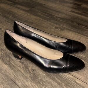 Vintage classic 90s - SALVATORE FERRAGAMO black kitten heels size 8.5